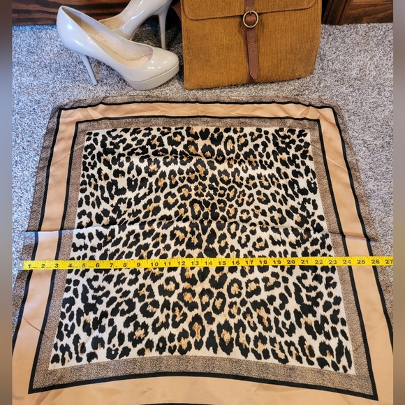 Leopard print scarf - Picture 5 of 10